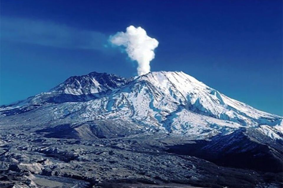 Mount Taftan is between Iran and Pakistan